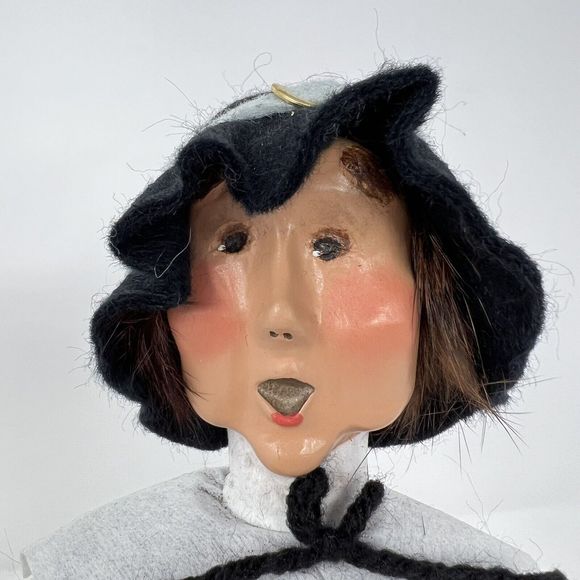 Byers Choice Caroler Pilgrim Man with Rifle Plimouth Plantation 2000 Signed - Picture 3 of 10